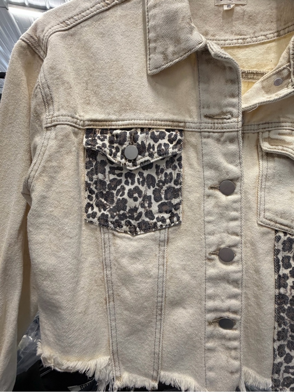 POL Cream Cropped Denim Jacket with Leopard Patches Sz Sm - Picture 3 of 6